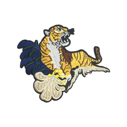 PC3565B - Roaring Tiger In Leaves (Iron On)