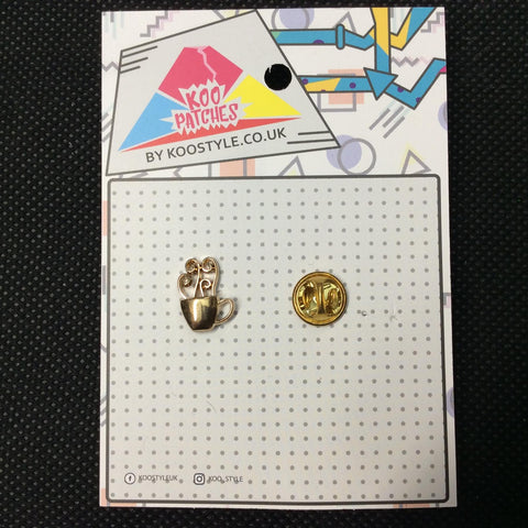 MP0229 - Gold Smokey Hot Drink Cup Metal Pin Badge