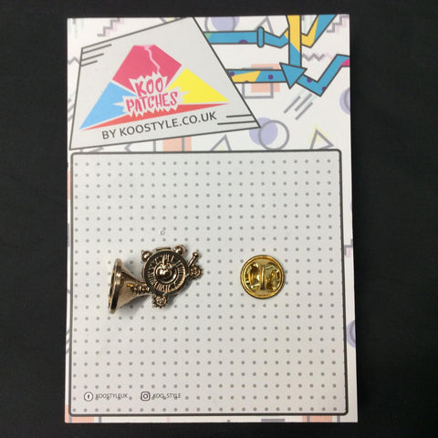 MP0186 - Gold Clock Trumpet Music Metal Pin Badge