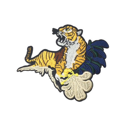 PC3565 - Roaring Tiger In Leaves (Iron On)