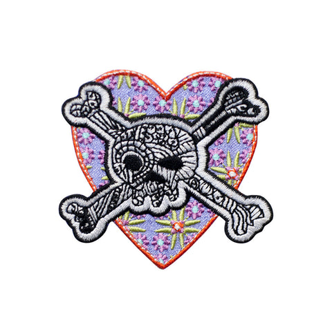 PT582 - Heart Skull (Iron on)