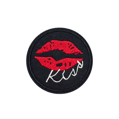 PH772 - Kiss Badge (Iron on)